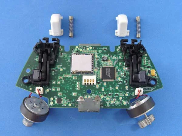 Основная плата Xbox One Controller с вибромоторами и механизмами триггеров