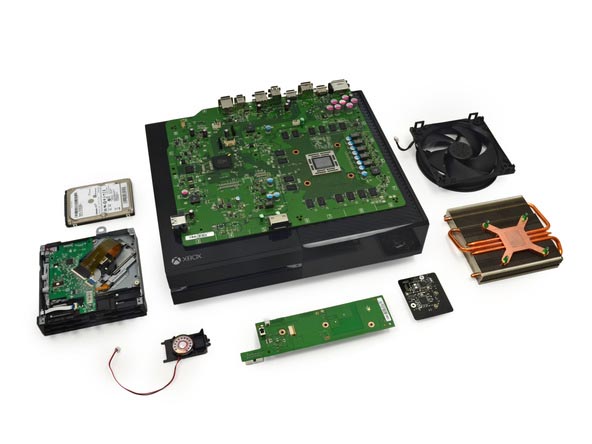 Xbox в разборе перед диагностикой HDMI, питания и накопителя